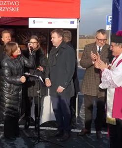 Awantura o mikrofon na otwarciu obwodnicy. Posłanka PiS zabrała głos koledze