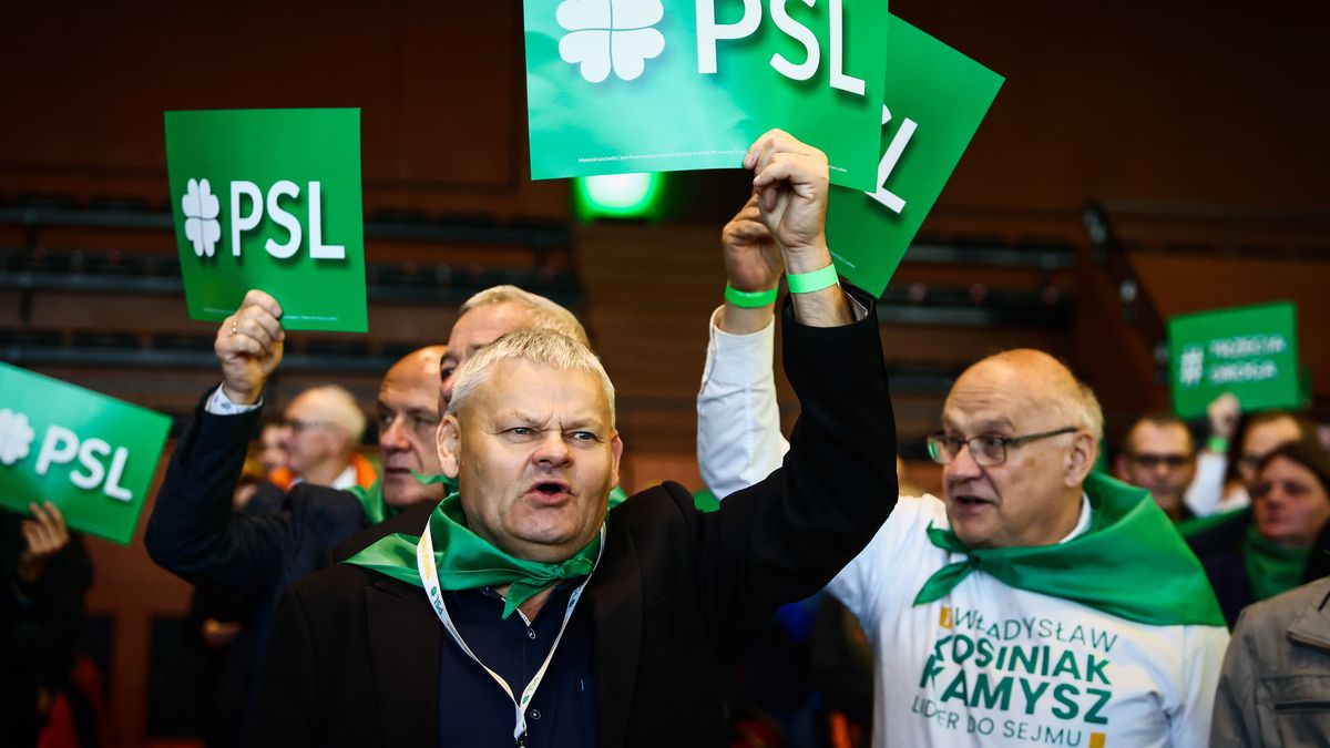 People hold banners during  The Third Way (Trzecia Droga) convention held a week ahead of Polish parliamentary elections. Krakow, Poland on October 7th, 2023. The Third Way is a political alliance formed before the 2023 parliamentary election by centre-right Poland 2050 party led by Szymon Hoownia and Polish People's Party (PSL) lead by Wladyslaw Kosiniak Kamysz.  (Photo by Beata Zawrzel/NurPhoto via Getty Images)