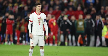 Wymyślili wulgarną przyśpiewkę. Walijczycy obrażali Lewandowskiego