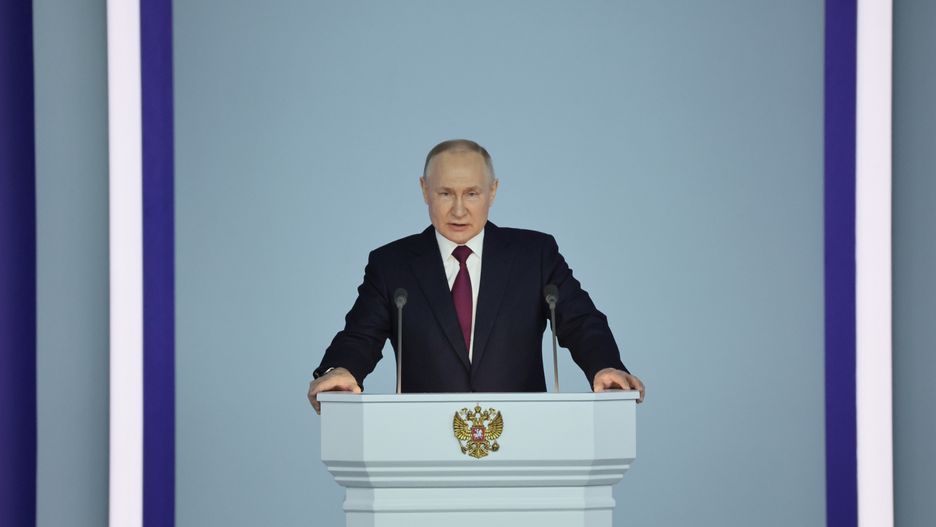 Russia's President Vladimir Putin delivers his annual address before the Federal Assembly at the Gostiny Dvor conference center in Moscow, Russia, 21 February 2023. 'The goal of the West is to inflict a strategic defeat on Russia, to end us once and for all. We will react accordingly, because we are talking about the existence of our country', Putin said during his state of the nation address. About 1,200 people, including lawmakers of Russiaâ��s two-chamber parliament, Government members, heads of the Constitutional and Supreme court, and regional governors, were invited to attend the event. EPA/SERGEY SAVASTYANOV/SPUTNIK/KREMLIN POOL MANDATORY CREDIT Dostawca: PAP/EPA.
