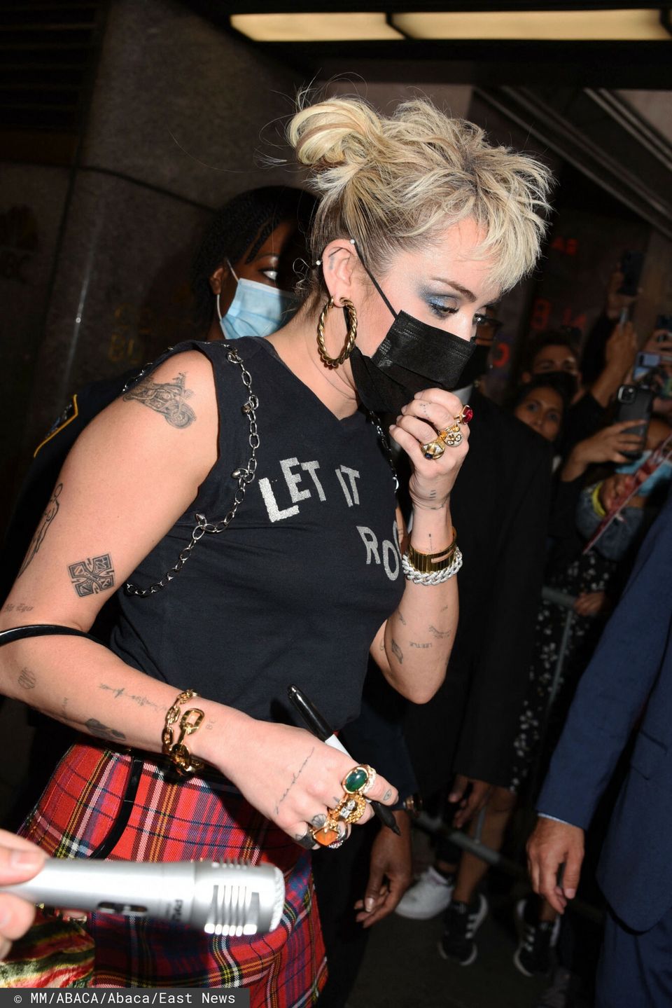 Miley Cyrus w "rockowej" stylizacji