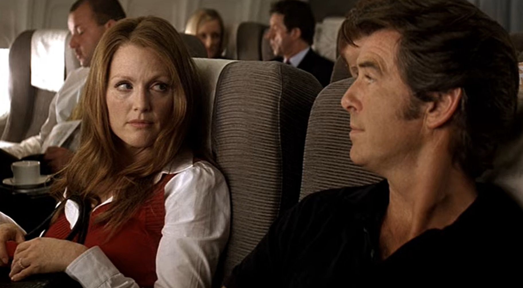 Julianne Moore i Pierce Brosnan