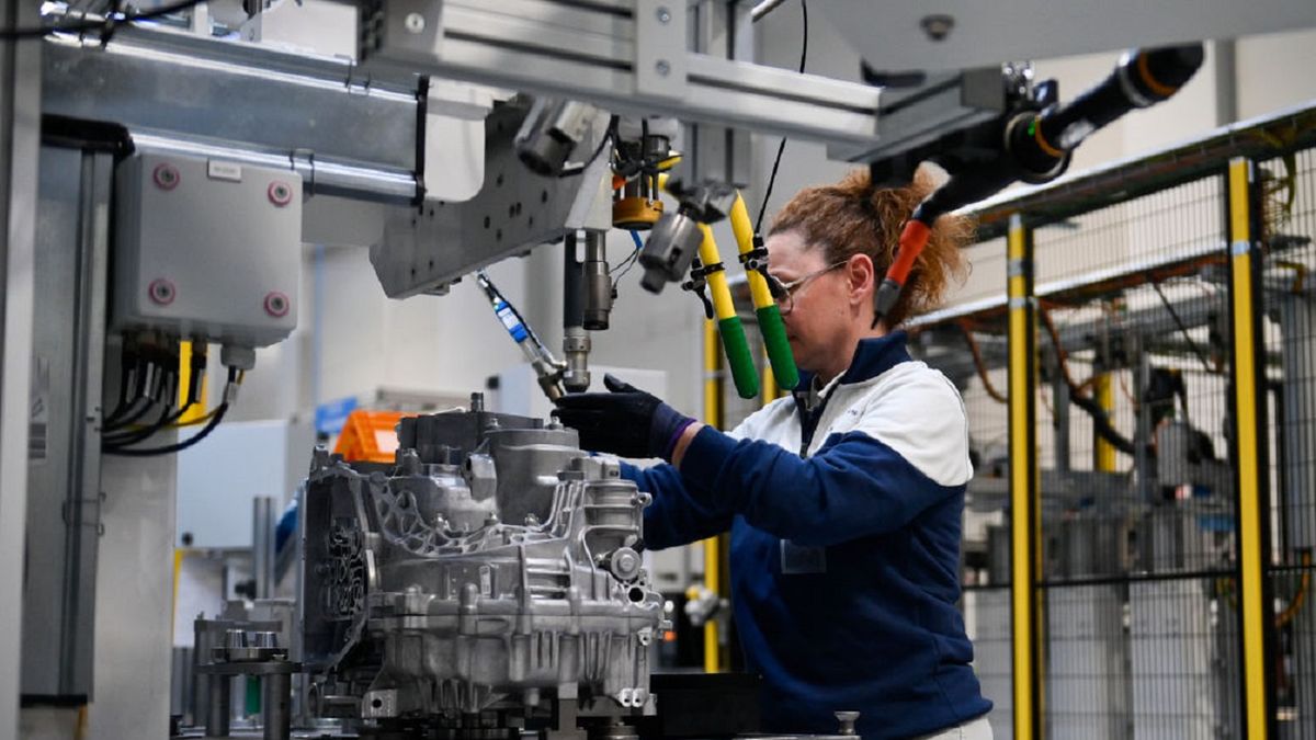 Inauguration Of Hybrid And PHEV Vehicles Stellantis Group eDCT Assembly Plant In Turin
TURIN, ITALY - APRIL 10: Stellantis worker at work inside of the new Hybrid and PHEV Vehicles Stellantis Group eDCT Assembly Plant on April 10, 2024 in Turin, Italy. The new Hybrid and PHEV Vehicles Stellantis Group eDCT Assembly plant, will produce up to 6,000 electrified transmissions for hybrid cars. To meet the growing demand for electrified vehicles and the ambitious targets presented in the Dare Forward 2030 strategic plan, Stellantis and its joint venture partner, Punch Powertrain, signed a new agreement increasing production of the future-generation electrified dual-clutch transmissions (eDCT) for Stellantis hybrid and plug-in hybrid electric vehicles (PHEV). (Photo by Stefano Guidi/Getty Images)
Stefano Guidi