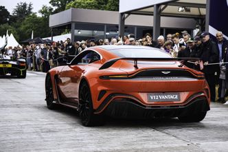 Gigantyczne wzrosty kursu akcji Aston Martin. Oto co się stało
