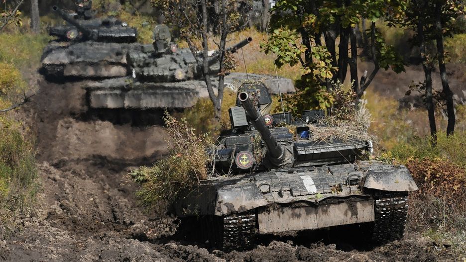 ?wiczenia rosyjskiej armii w Kraju Nadmorskim6666712 06.10.2021 T-80BV tanks are pictured during military drills by a Russian Navy Pacific Fleet battalion at the Klerk training ground in the Primorsky Krai region, Russia. Vitaliy Ankov / SputnikVitaliy Ankov