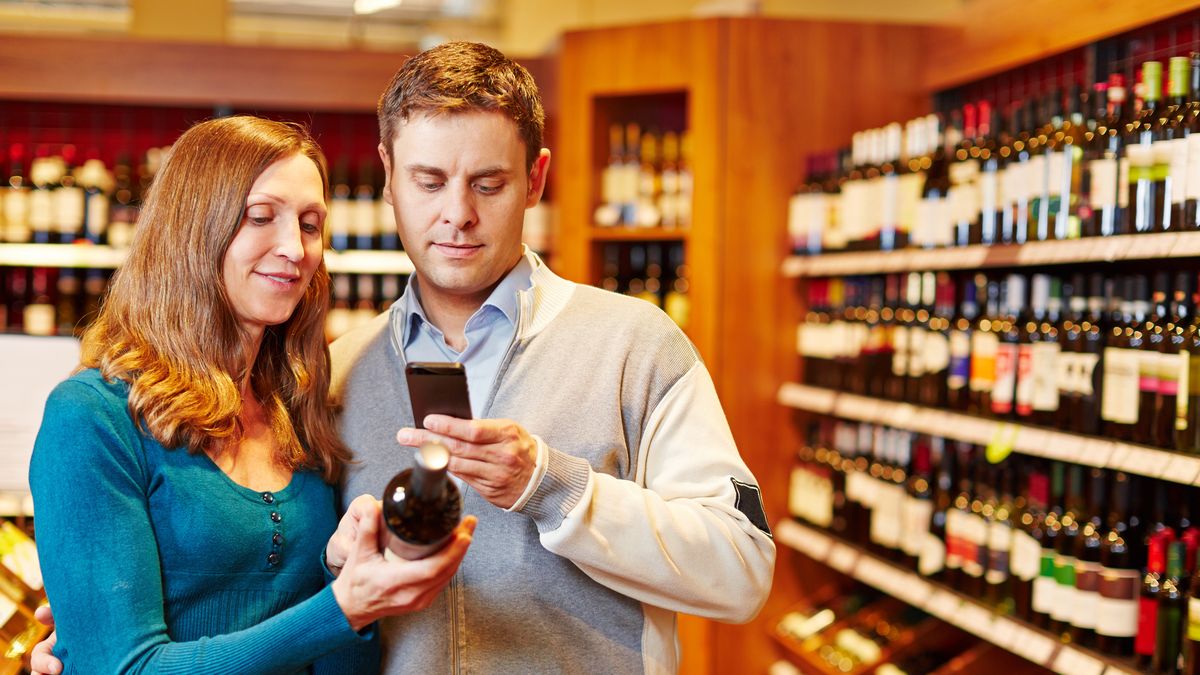 Polacy piją na potęgę. Niszczy wątrobę bardziej niż wódka