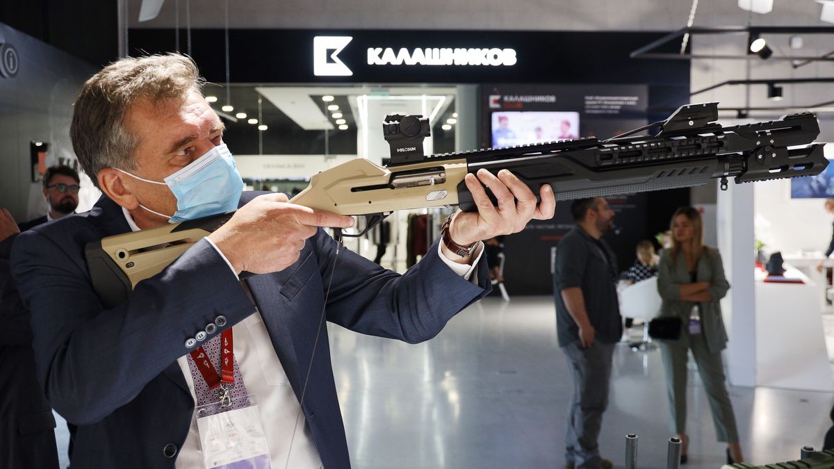 MOSCOW REGION, RUSSIA - AUGUST 23, 2020: Kalashnikov Concern's MP-155 Ultima hunting rifle on display at an exhibition as part of the Army 2020 International Military Technical Forum at the Patriot Congress and Exhibition Centre of the Russian Armed Forces. Marina Lystseva/TASS (Photo by Marina Lystseva\TASS via Getty Images)