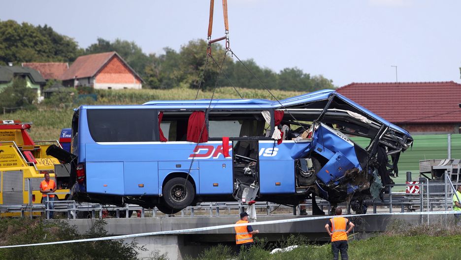Polish bus crash in Croatia
A crane works on removing the bus with Polish licence plates that slipped off a road, from the scene near Varazdin, northwestern Croatia, August 6, 2022. At least 12 people died and 31 injured after a Polish bus filled with religious pilgrims skidded off a highway in northern Croatia early on Saturday morning. 18 people among the 31 hurt have suffered serious injuries after the bus crashed off the A4 highway in Podvorec, about 30 miles (50km) north of capital Zagreb. Photo: Zeljko Lukunic/PIXSELL 
Dostawca: PAP/PIXSELL
Zeljko Lukunic/PIXSELL
accident, bus, emergency, police