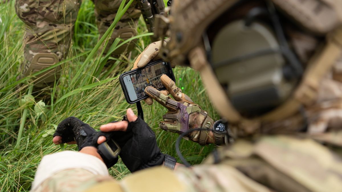 Rosyjscy hakerzy obrali za cel smartfony ukraińskich sił zbrojnych