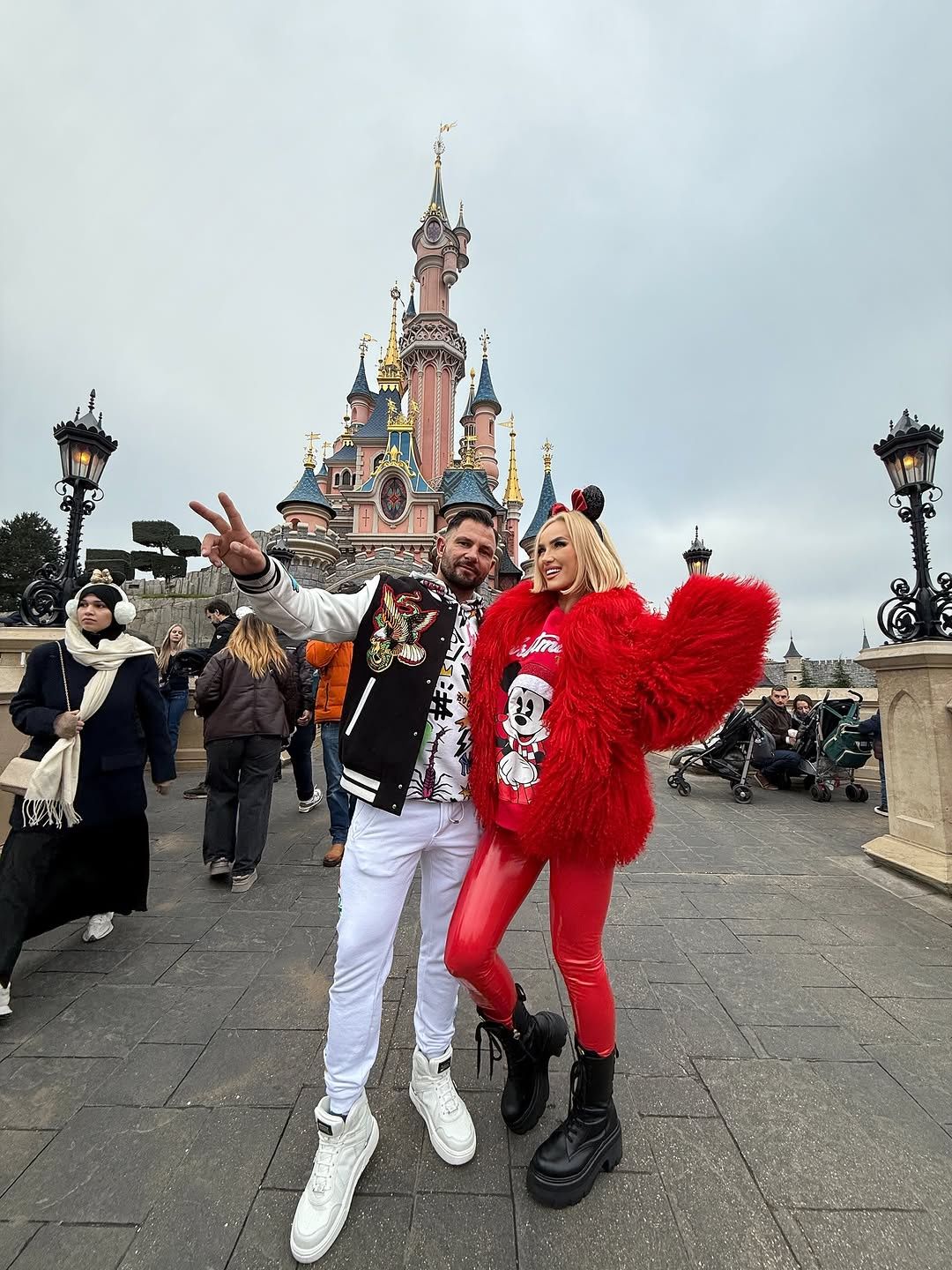 Izabela Macudzińska i Patryk Borowiak w Disneylandzie