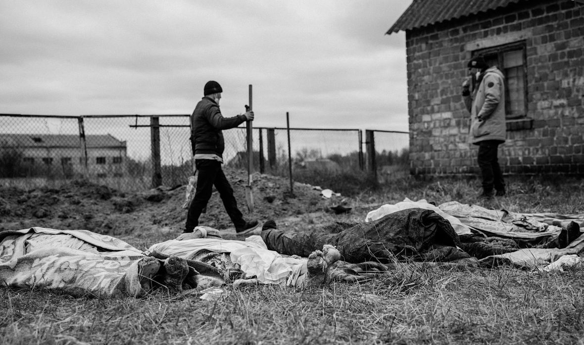 Ze zbiorowej mogiły, w której leżał również Sierhij, grabarze wykopali sześć ciał