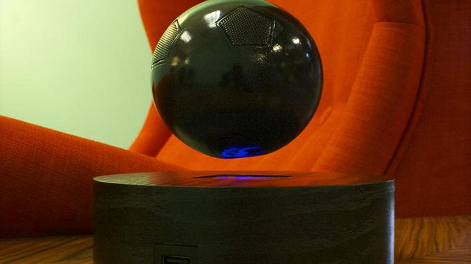 Om/One - głośnik, który lata. Idealny na odlotowe imprezy! 1