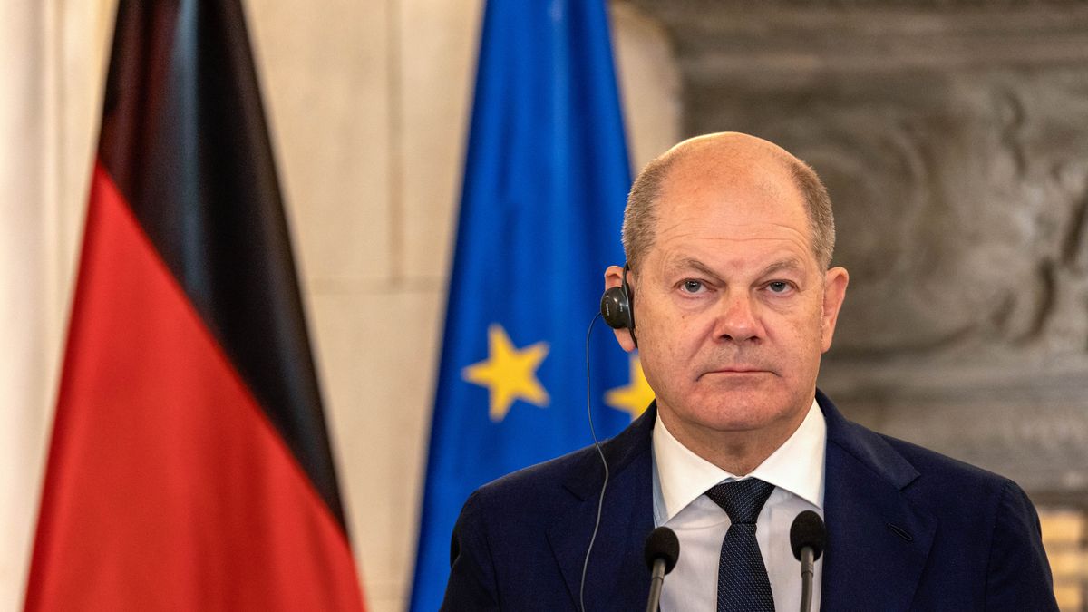 German Chancellor Olaf Scholz Meets With Greek Prime Minister Kyriakos Mitsotakis
Olaf Scholz, Germany's chancellor, during a joint news conference with Kyriakos Mitsotakis, Greece's prime minister, at Maximos Mansion in Athens, Greece, on Thursday, Oct. 27, 2022. Greece is planning to send the German tanks it receives as part of a military deal to support Ukraine close to its border with Turkey. Photographer: Yorgos Karahalis/Bloomberg via Getty Images
Bloomberg
european, greek, german, euro members, e.u., eu, emea