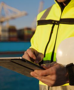 Szukają rąk do pracy. Zarobki do 13 tys. zł miesięcznie