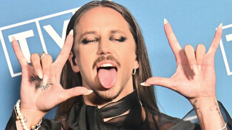 Michał Szpak pozuje BEZ MAKIJAŻU. Duża różnica? 