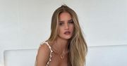 Rosie Huntington-Whiteley relacjonuje poranek w Cannes, eksponując GOŁE POŚLADKI. Fanki załamane: "Cofnęłam lajka" (FOTO)
