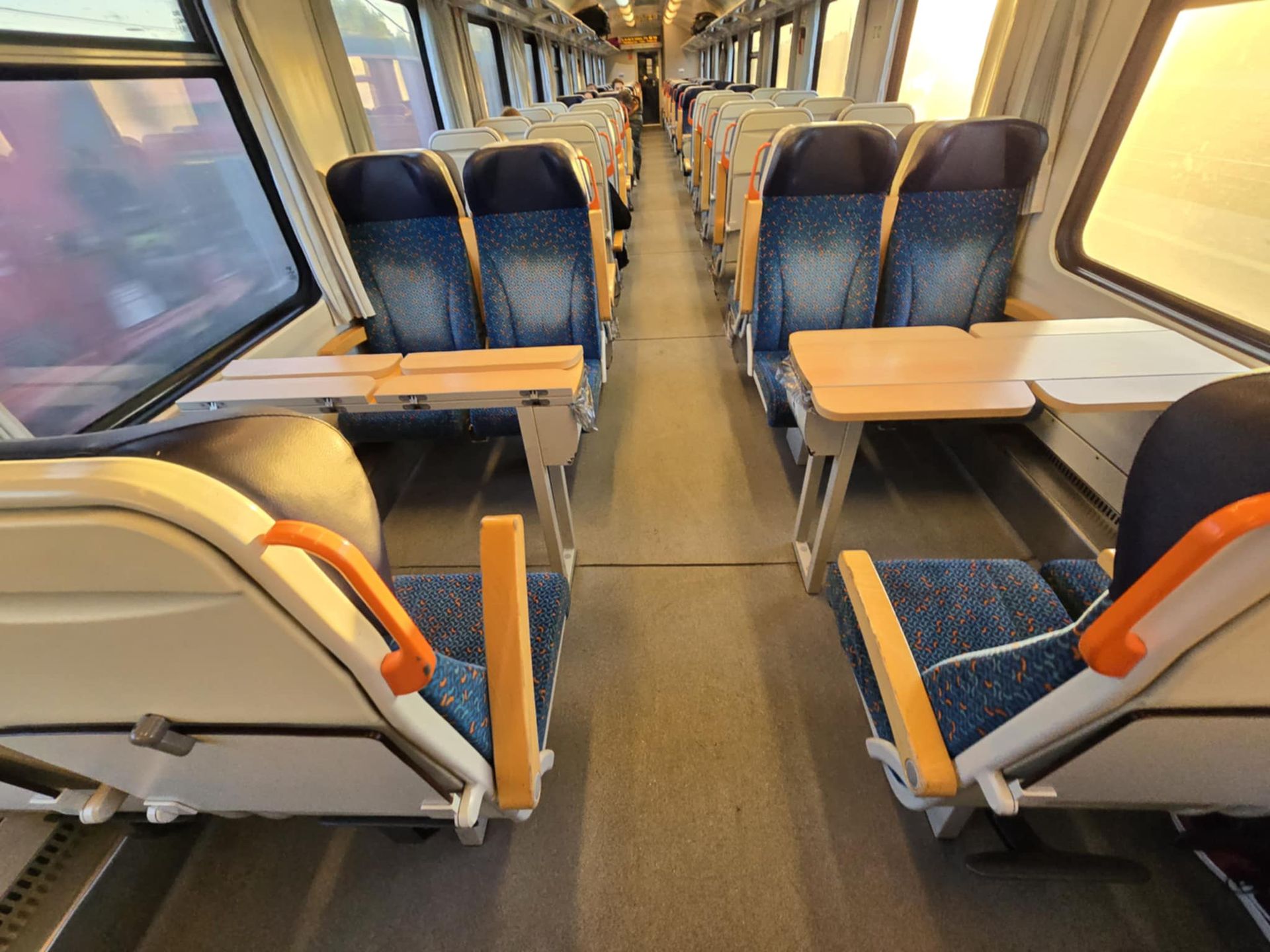 Wagon bezprzedziałowy. W stronę Pragi był prawie pusty