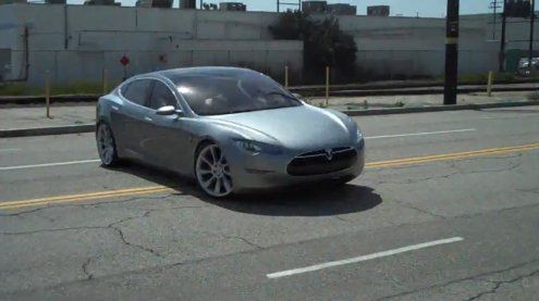 Elektryczna Tesla S na wideo