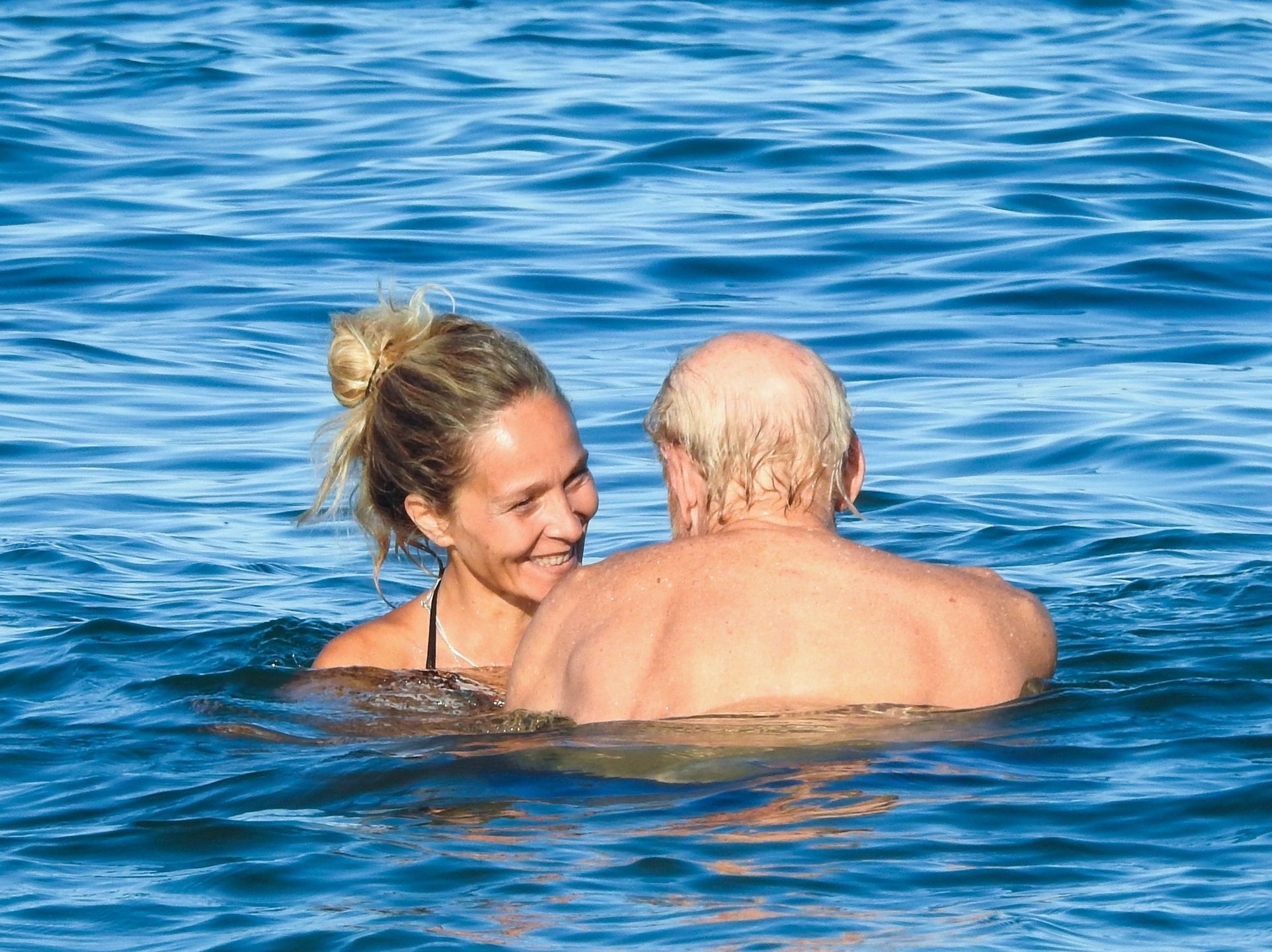 Charles Dance z młodszą partnerką