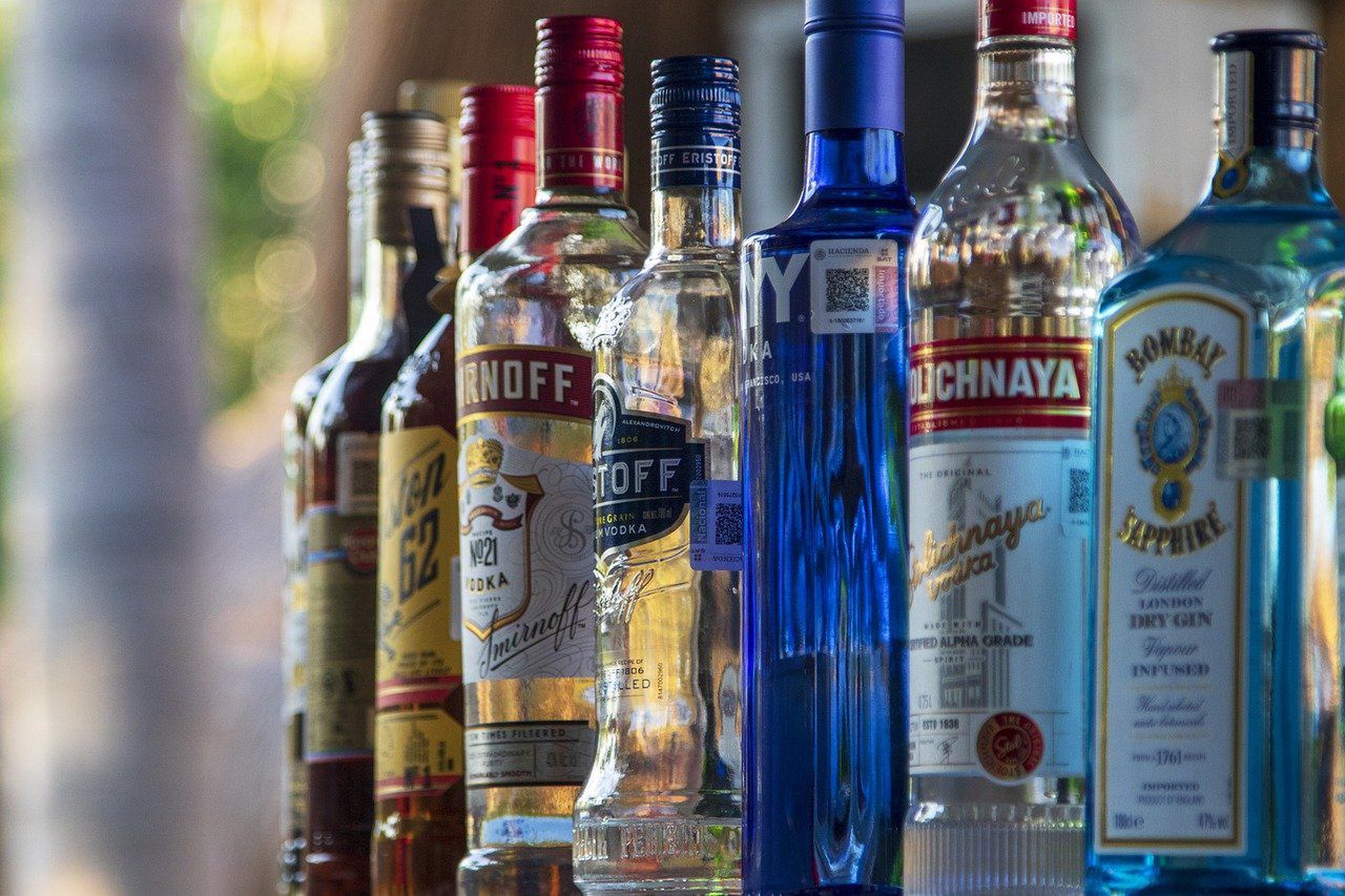 Minimalna cena za alkohol w sklepach? Polacy mówią, co się stanie