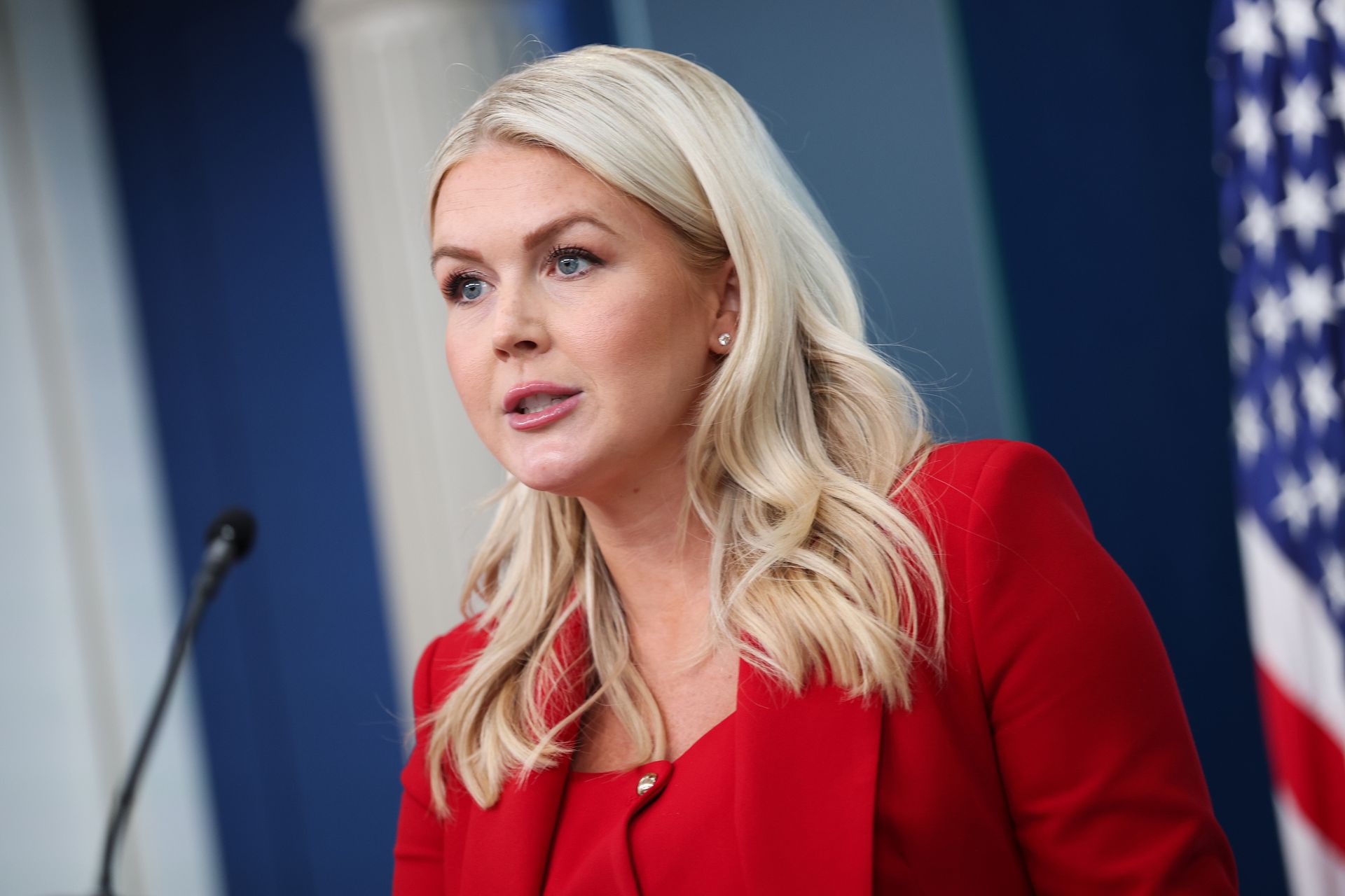 Karoline Leavitt odchodzi z Białego Domu – powód rodzinny