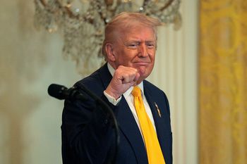 Zapłacą za szybki dostęp do wpisów Trumpa. "Kolejny przypadek bezczelnej korupcji"