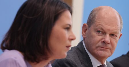 Spór między szefową MSZ a kanclerzem. Poszło o pieniądze