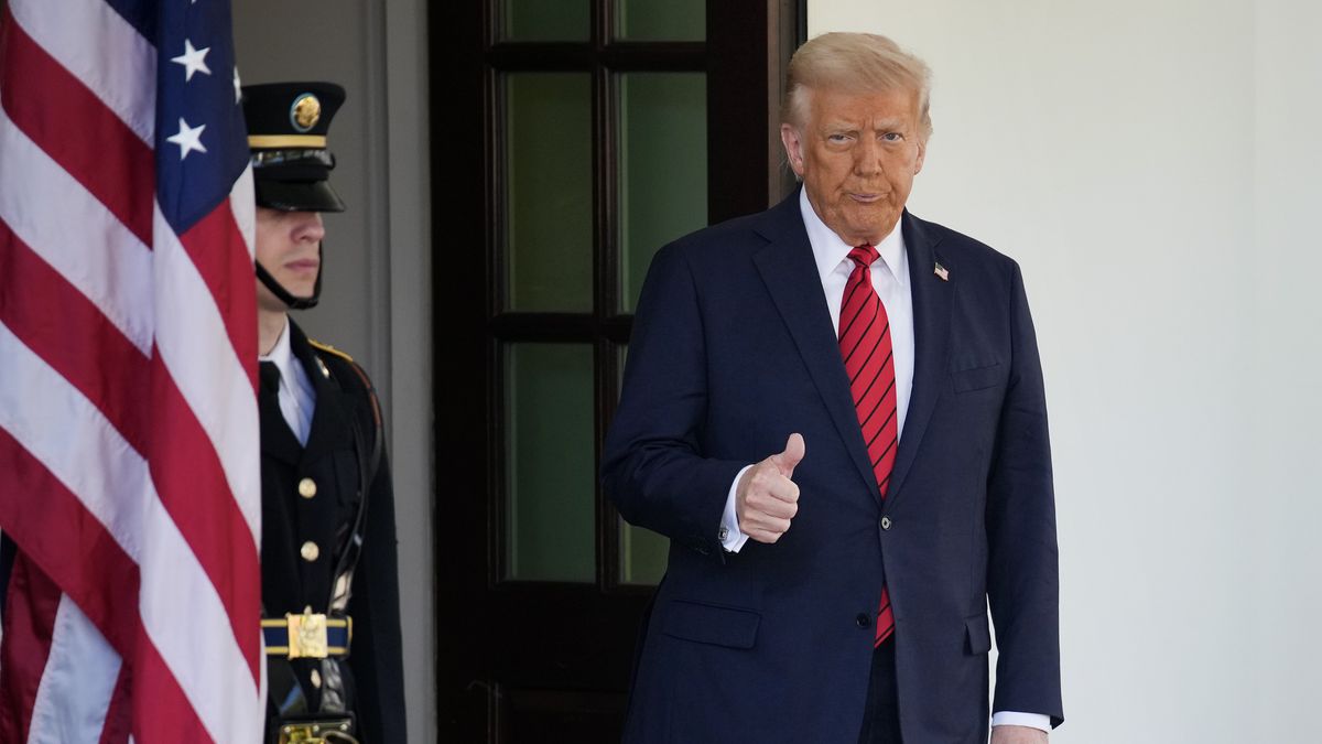 WASHINGTON, DC - APRIL 17: U.S. President Donald Trump flashes a thumbs-up while waiting for the arrival of Italian Prime Minister Giorgia Meloni outside the West Wing of the White House on April 17, 2025 in Washington, DC. Leader of the far-right Brothers of Italy party, Meloni is in Washington to discuss a range of bilateral issues, negotiate the 20 percent “reciprocal” tariff Trump imposed on European imports to the U.S. and to discuss pharmaceutical imports. (Photo by Andrew Harnik/Getty Images)