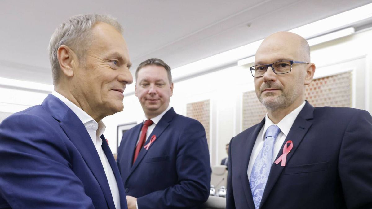 Premier Donald Tusk i minister Maciej Berek (P)