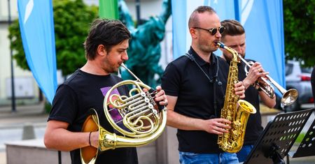 Mielec: Minikoncert na Rynku promował wyjątkowe wydarzenie