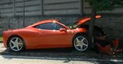 Ferrari 458 Italia rozbite pod fabryką w Maranello [wideo]