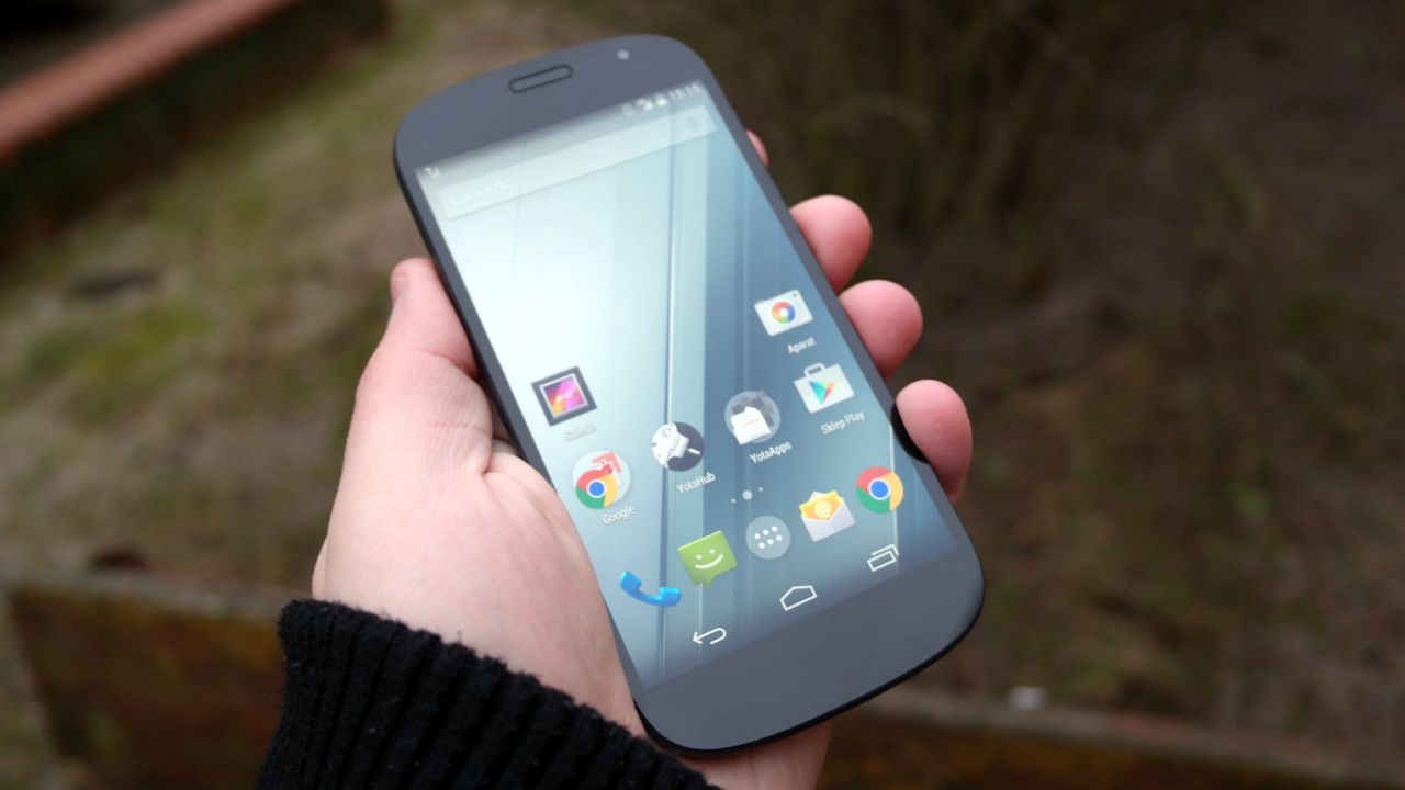 YotaPhone 2 - telefon o dwóch twarzach. Test i recenzja smartfona z ekranem E Ink 6