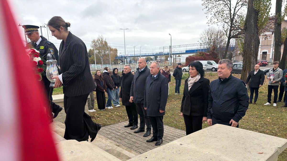 W hołdzie 20 zamordowanym mieszkańcom Ostrowca Świętokrzyskiego