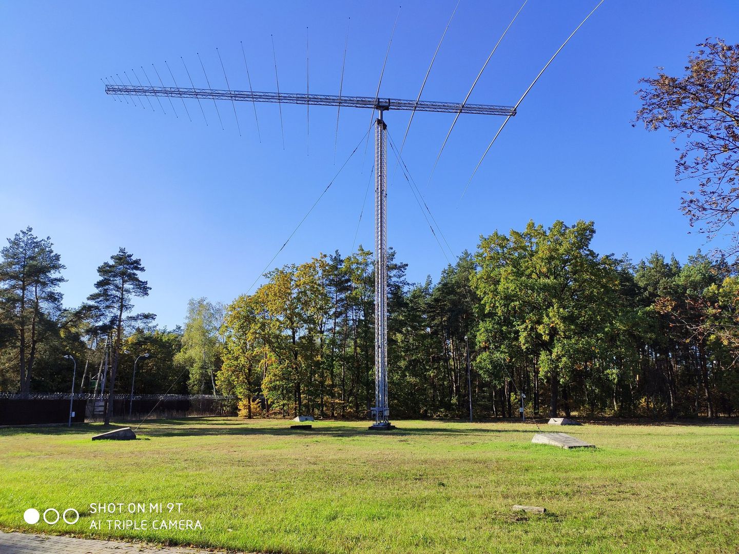 Antena na stacji w Chotomowie