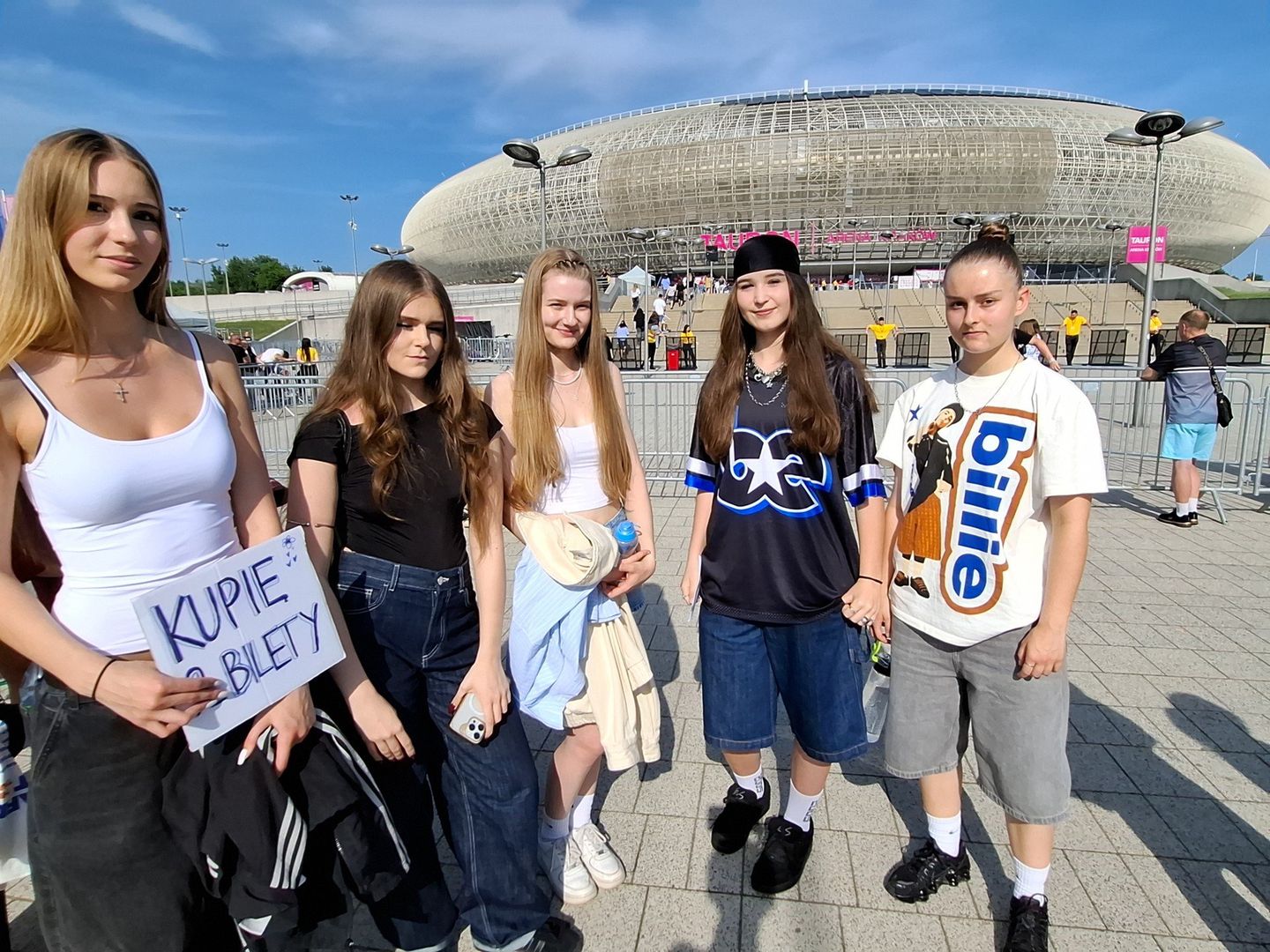 Tłumy fanów BIllie EIlish pod Tauron Areną