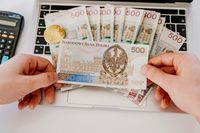 laptop, liczenie, kasa, gotówka, pln, polski, waluta, dolar, bisnes, finanse, bogactwo, banknoty, papier, holding, euro, bank, 100, inwestycja, bankowej, banknot, finansowy, my