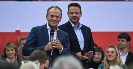 Donald Tusk przelicytował Jarosława Kaczyńskiego. "Spirala populizmu"