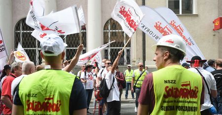 "Solidarność" broni ekogroszku, jak niepodległości. Wygrają nasze płuca czy interes górników?