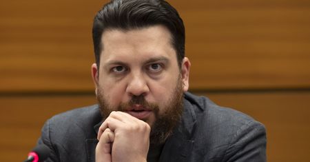 Były sztabowiec Nawalnego napadnięty. Uderzono go młotkiem