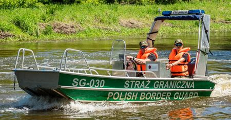 Zwłoki w Bugu. Są wyniki sekcji. Śledczy badają, czy to ciało migranta