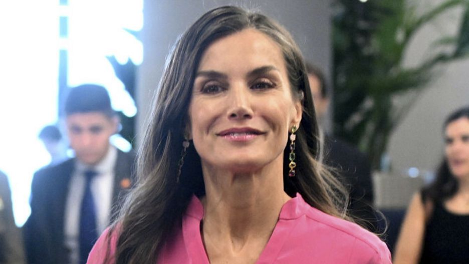 Królowa Letizia postawiła na róż