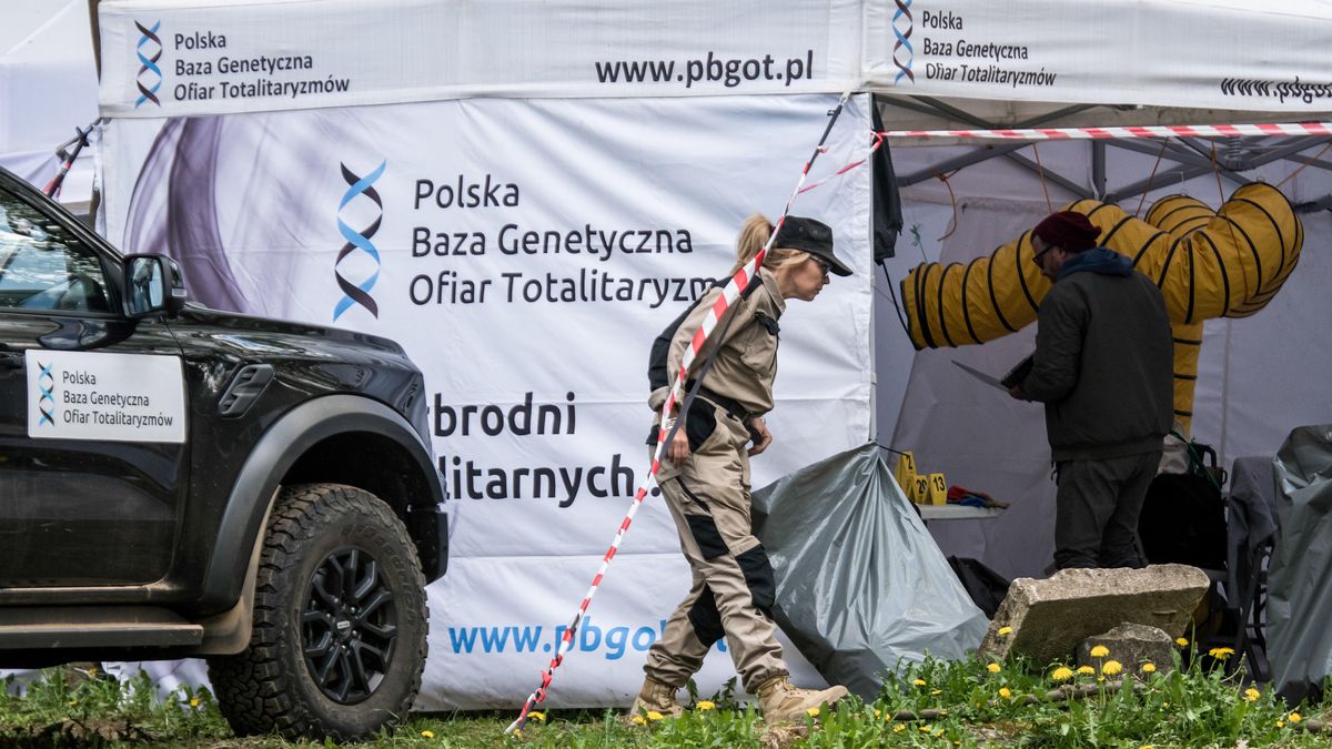 ekshumacje polskich ofiar zbrodni wo�y�skiej
Vladyslav Musiienko
archeolog, archeologowie, ekshumacja, ekshumacje, ekshumacji, ekshumowanie, medycyny s�dowej, miejsce poszukiwa�, nacjonalizm, oddzielony teren, ofiary, ofiary zbrodni, Polak�w, poszukiwania, prace ekshumacyjne, resztki, szcz�tki, wo�y�, wo�y�ska, wydobycie, zbrodnia