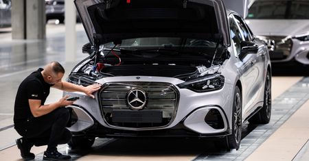 Węgry tanią montownią Mercedesa. Niemcy ograniczają produkcję u siebie
