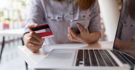 Straciła ponad 120 tys. zł. 39-latka myślała, że inwestuje w kryptowaluty