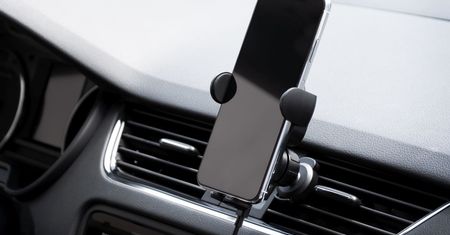 Jaki uchwyt na telefon do samochodu wybrać? Ranking