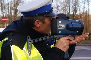 37-latek stracił prawo jazdy. W terenie zabudowanym jechał ponad 100 km/h