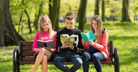 Lektury - klasa 7 (rok szkolny 2021/2022). Które z nich są obowiązkowe?