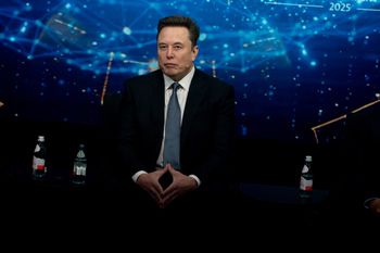 Musk ogłasza fuzję. Sztuczna inteligencja w kosmosie