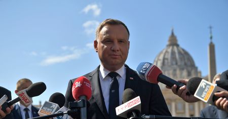 Koronawirus. Polska. Andrzej Duda powiedział, kiedy dojdzie do "wypłaszczenia" krzywej zakażeń