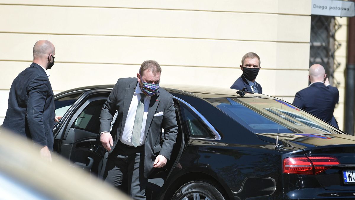 Minister Łukasz Szumowski zapowiedział, że we wtorek poznamy kolejny etap odmrażania gospodarki. Rzecznik rządu poprawił ministra i zapowiedział konferencję jednak na środę